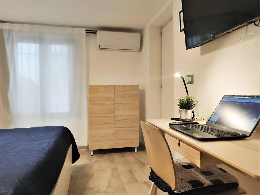 Central Apartments Compact Mezzanine 1 Min V Etnea Aeroporto di Catania Fontana Rossa